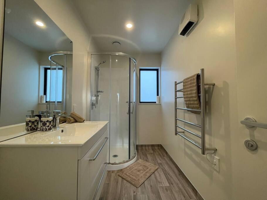 Cbd Luxury Parkside Living 2 Bedroom With Parking Крайстчёрч Экстерьер фото
