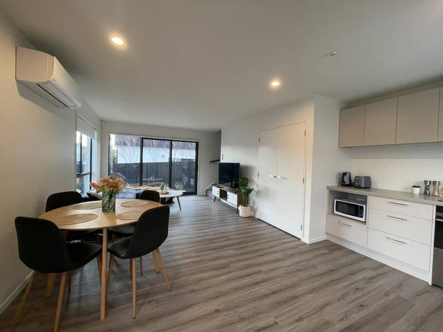 Cbd Luxury Parkside Living 2 Bedroom With Parking Крайстчёрч Экстерьер фото