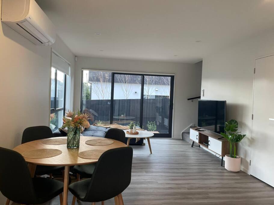 Cbd Luxury Parkside Living 2 Bedroom With Parking Крайстчёрч Экстерьер фото
